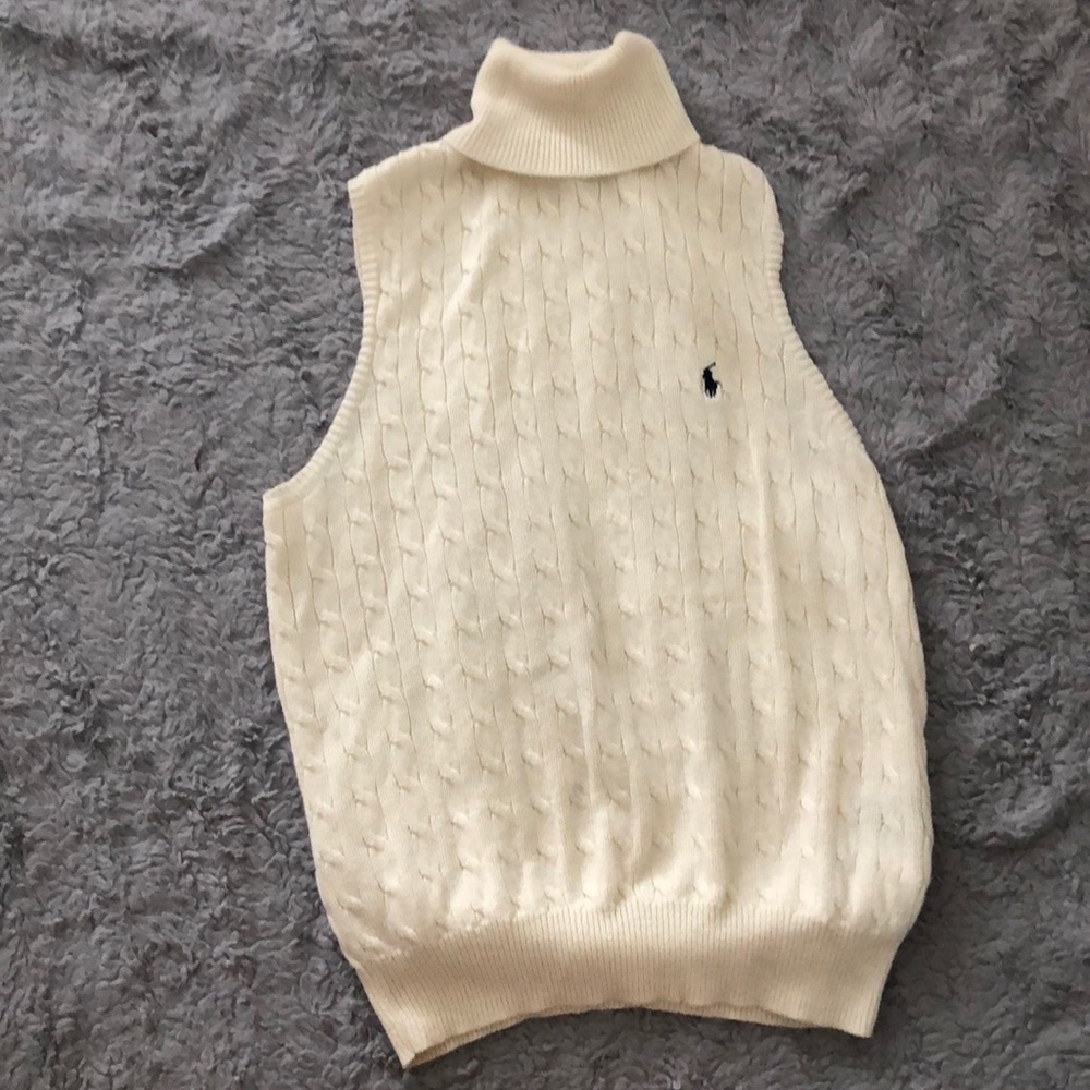 Off white sleeveless turtleneck